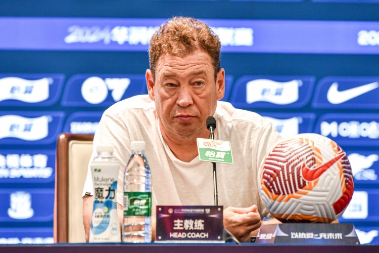  斯卢茨基：申花没法像川崎国内联赛全替补 不被看好但一切皆可能